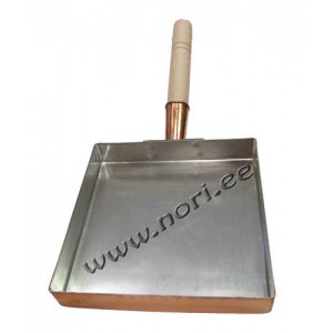Copper pan with wooden handle